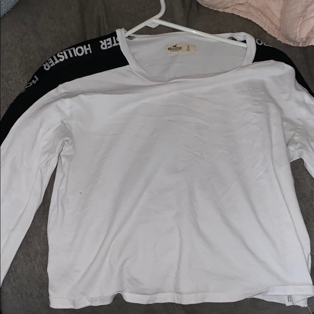 Logo hollister long sleeve shirt cropped.